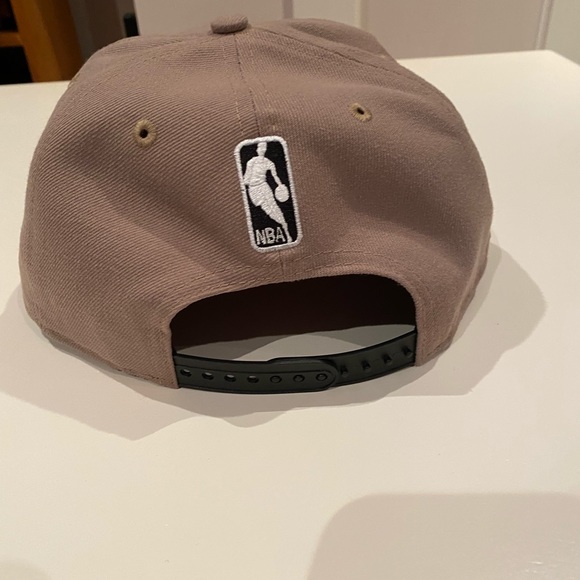 Snap back/adjustable Toronto Raptors hats. - Picture 4 of 9